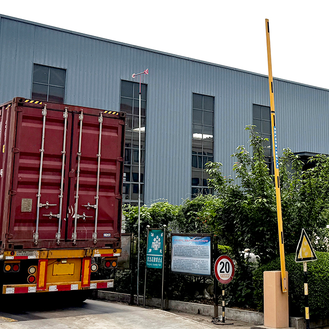 Linyi Zhonghe Import and Export Co., Ltd. entrega com sucesso a primeira linha de produção inteligente de placa de mobiliário sofisticada com uma capacidade anual de 100.000 metros cúbicos na China