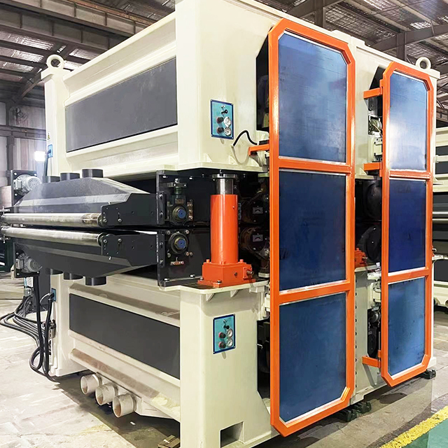 Lixadeira de cinta larga de madeira compensada de alta precisão para linha de produção