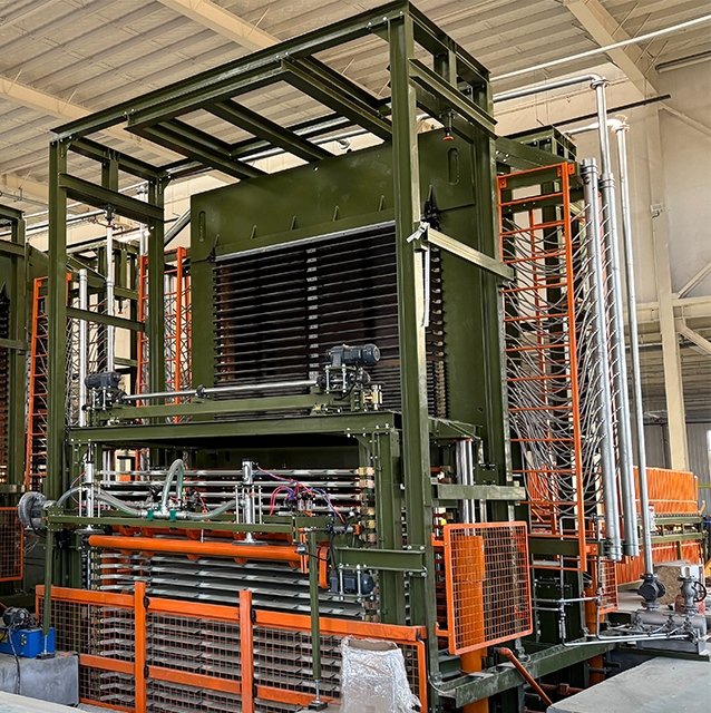 Linha automática de prensas a quente de madeira compensada multicamadas