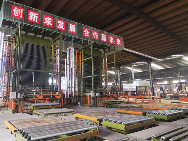 M&aacute;quina de descascamento de folheado de madeira